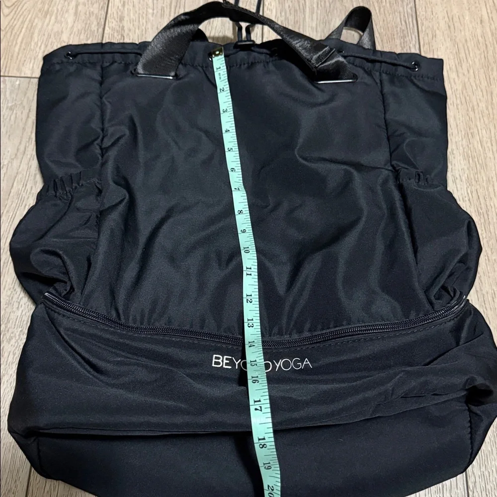 Beyond Yoga convertible gym bag - Picture 2 of 6